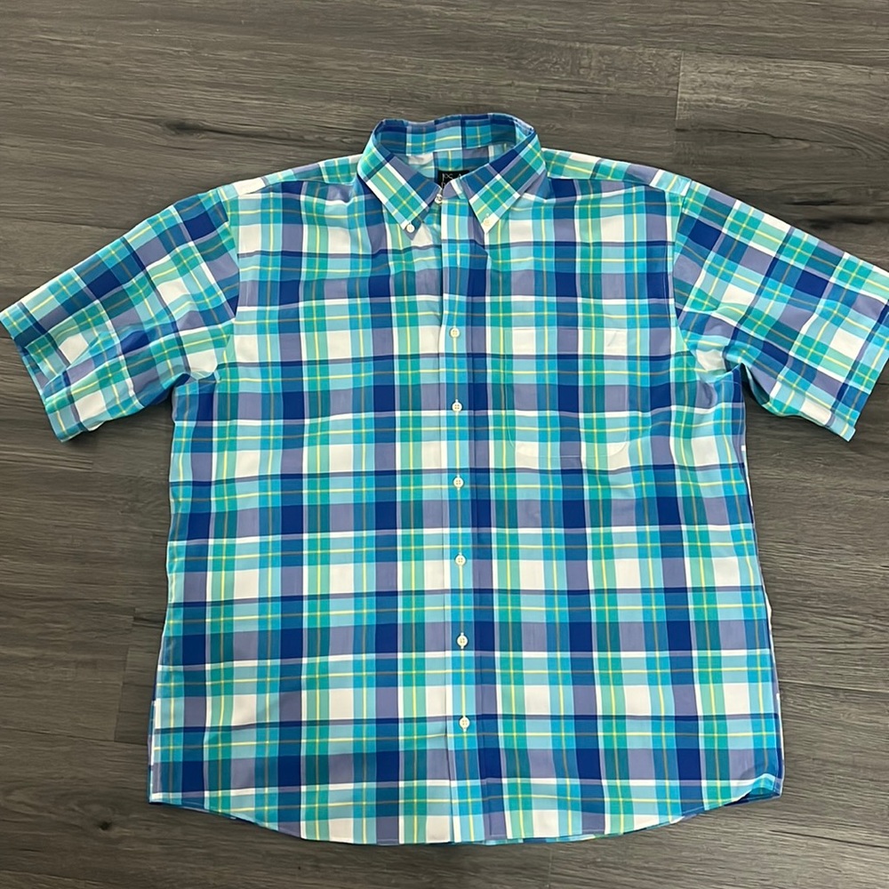 Jos A Bank - Travelers Collection short sleeve buttons up